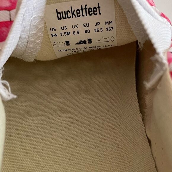 Bucket Feet Lip Service Print Slip On Shoes Size 9 - Picture 9 of 9